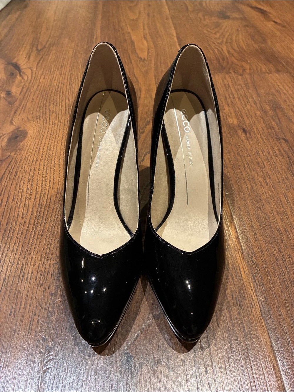 Ecco Black Patent Leather Pointed-Toe Heels